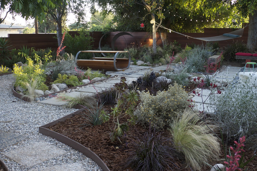 Easy Landscaping Design Ideas For Beginners To Create An Expensive Cactus Beds Look