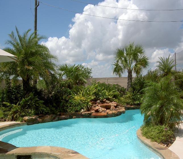 Swimming Pool Landscaping Ideas – Using Your Backyard For a Pool