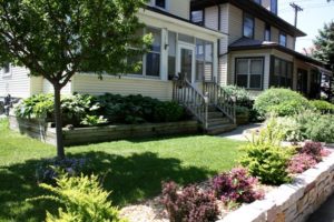 easy-landscaping-ideas-for-front-of-house1